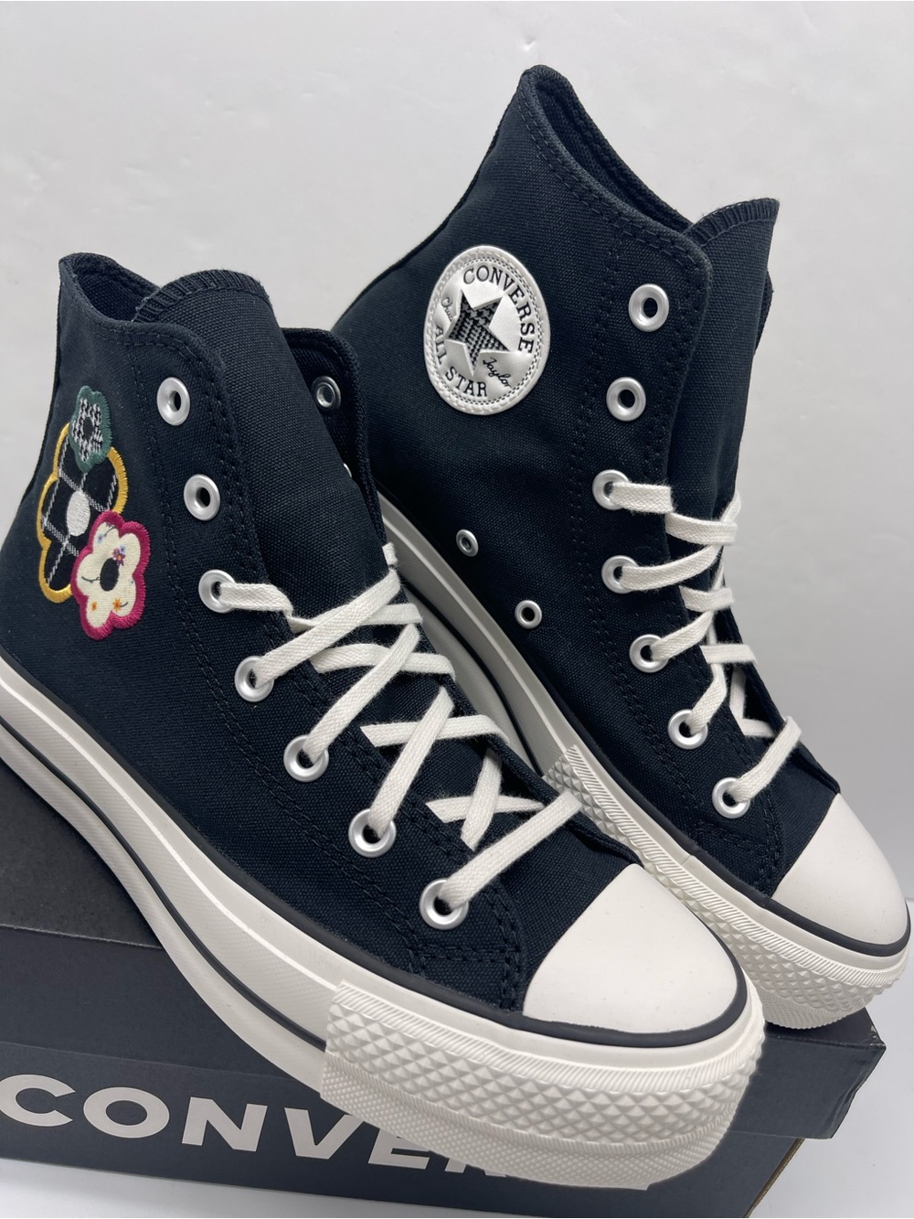 Converse A15534F
CTAS LIFT HI
BLACK/WHITE/SUNNY ANGLE Platform Sneakers - Picture 8 of 16